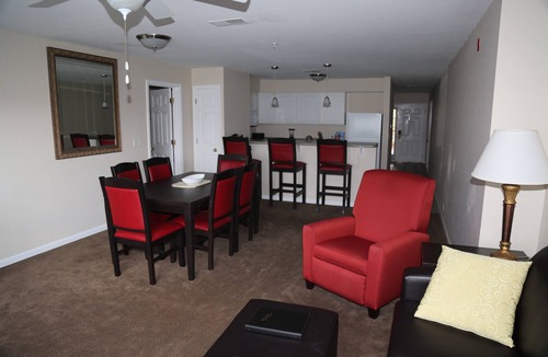Branson Condo | Golf course view Branson Surrey w/master hot tub. Thanksgiving Nov. 26-30, 2025!