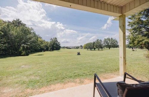 Mayhew House | Golf-Side Retreat | Calm | Central | Stylish