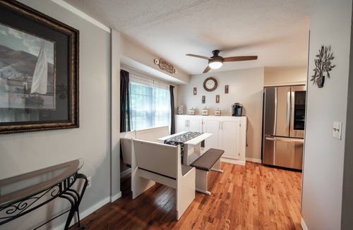 Springfield House | Gorgeous 3 Bed 1.5 Bath House in Premium location