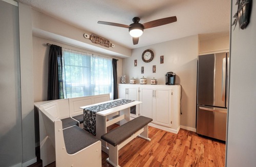 Springfield House | Gorgeous 3 Bed 1.5 Bath House in Premium location