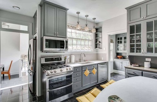 Cherokee Triangle House | Gorgeous 3BR | Private Garden w/Outdoor Dining!