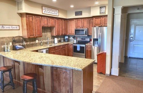 Branson Condo | Gorgeous and Large Condo, Elevator, Pool, Ozark Views! Close to Branson strip!