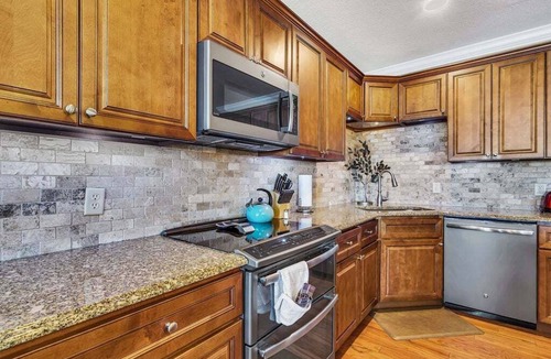 Indian Point Condo | Gorgeous Lake Views, Spacious Condo, Free Wifi, Minutes to Silver Dollar City w Free Tickets