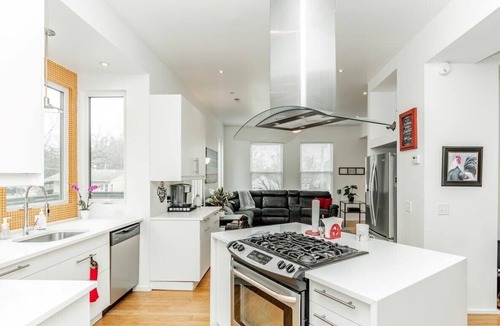 Joslyn Castle House | Gorgeous Midtown 3 Bedroom Home