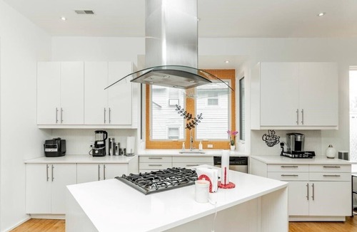 Joslyn Castle House | Gorgeous Midtown 3 Bedroom Home