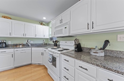 Rockaway Beach House | Gorgeous Private Lake Taneycomo Home! Home away from Home!