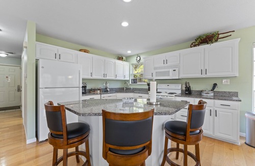 Rockaway Beach House | Gorgeous Private Lake Taneycomo Home! Home away from Home!