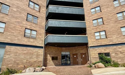 North Central Omaha Apartment | Graceland 325