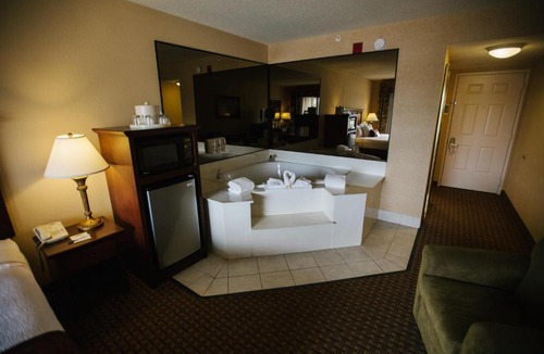 Branson Theater District Hotel | Grand Plaza Hotel Branson