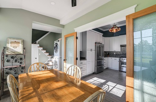 Waverly House | Grand Victorian Home, Walk to Historic Town Square