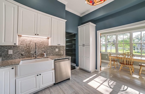 Waverly House | Grand Victorian Home, Walk to Historic Town Square