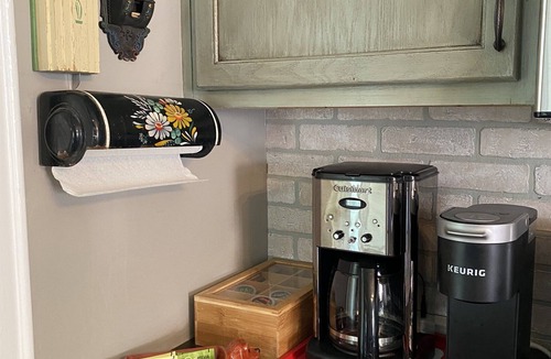 De Soto House | Grandma B’s House: Victorian 3BR Near KC Weddings & WC26
