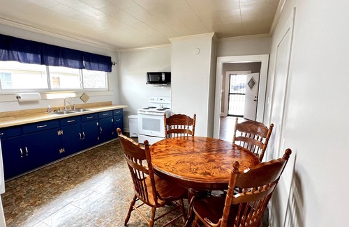 Madisonville Cottage | Grandpa's Comfy Cottage