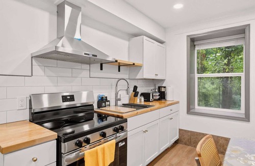 New Albany Apartment | Grant Line Residence Unit B - 10 Min to Louisville