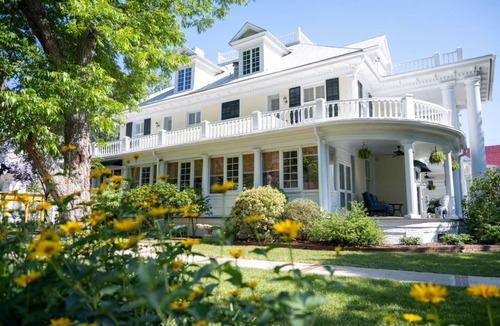 Edenton Bed & Breakfast | Granville Queen Inn Downtown Edenton King Bed 2nd Floor