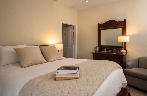 Edenton Bed & Breakfast | Granville Queen Inn Downtown Edenton Queen Bed Top Floor