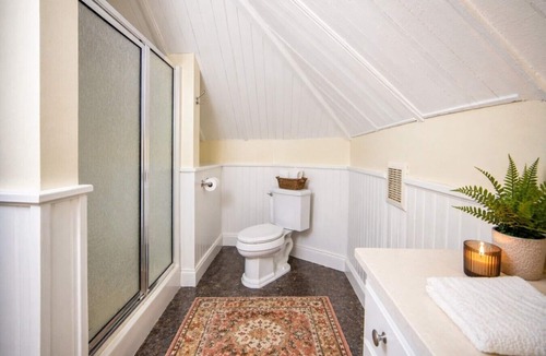 Edenton Bed & Breakfast | Granville Queen Inn Downtown Edenton Full Bed Top Floor