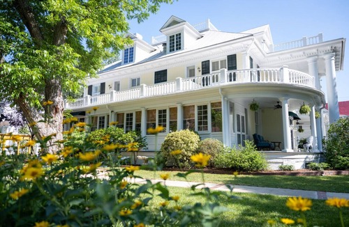 Edenton Bed & Breakfast | Granville Queen Inn Downtown Edenton Full Bed Top Floor