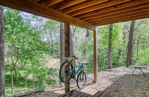 Bella Vista House | Gravity Chalet- Bike In/Bike Out: Your Elevated Retreat in the Heart of Nature