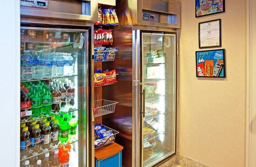 Middletown Condo | Great for Business Travelers! Free Breakfast Buffet + Shared Outdoor Pool.