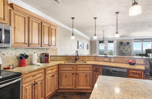 Indian Point Condo | Great Lake Views in Spacious Luxury Condo at Treehouse 1402! Free Tickets to Branson Attractions!