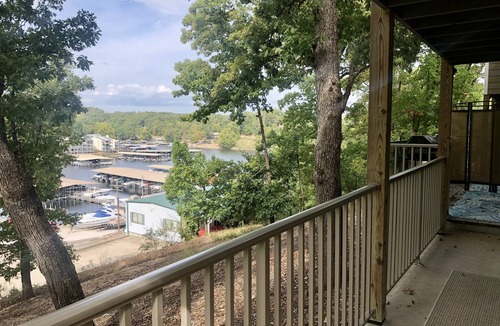 Lake Ozark Condo | GREAT LAKEVIEW LOCATION WITH TROPICAL VIBES