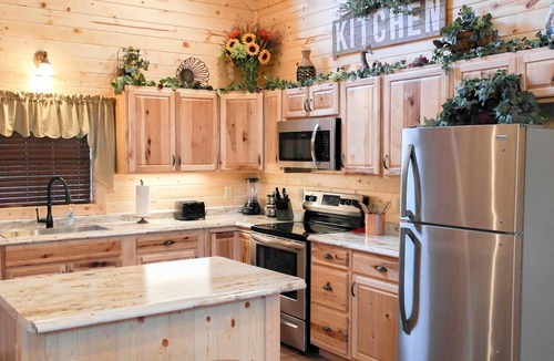 Ridgedale Cabin | GREAT LOCATION near Big Cedar & Branson w/Hot Tub