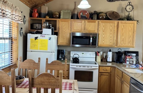 Notch Estates Cabin | Great Outdoors Cabin - Screened Porch. 10 Min to Branson-10 Min to SDC