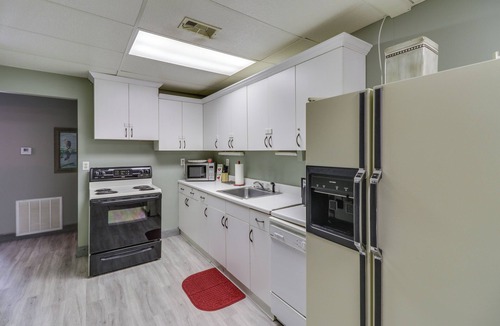 Greers Ferry Condo | Greers Ferry Condo w/Easy Access to Lake!