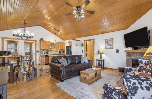 Reeds Spring Cabin | Grey Moose Lodge w/Amenities Access!