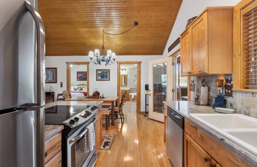 Reeds Spring Cabin | Grey Moose Lodge w/Amenities Access!