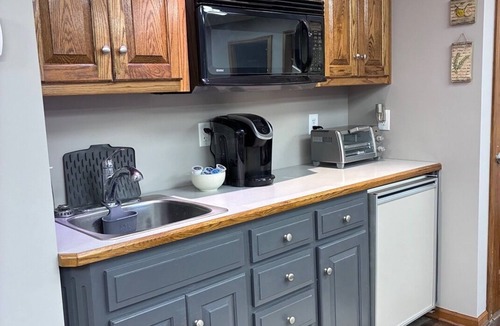 Liberty Apartment | Ground level apartment-private garage & entrance in Liberty!