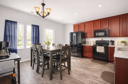 Park Duvalle House | Group-friendly home in Louisville's prime location
