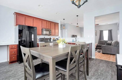 Park Duvalle House | Group-friendly home in Louisville's prime location
