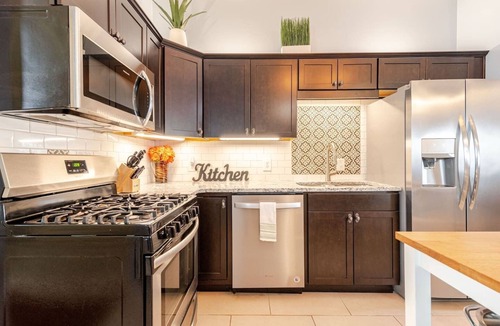 Germantown House | Guests Love it! w/PrivPking-Bourbon, Music orWork!