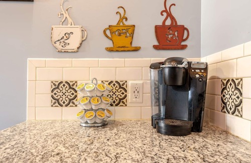 Germantown House | Guests Love it! w/PrivPking-Bourbon, Music orWork!