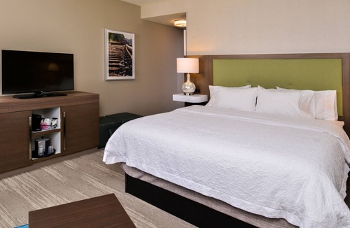 Carter Lake Hotel | Hampton Inn Omaha Airport