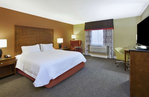 Greenwich Hotel | Hampton Inn & Suites Wichita Northeast