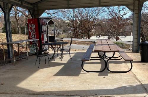 Kimberling City Hotel | Harper Valley 12