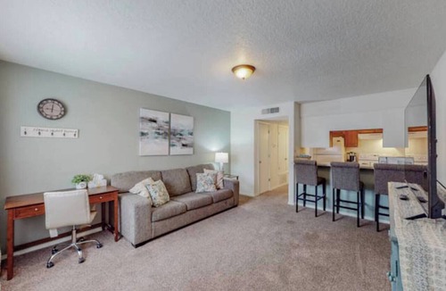 West Old Town Apartment | Hazel Orchid, Near Old Town