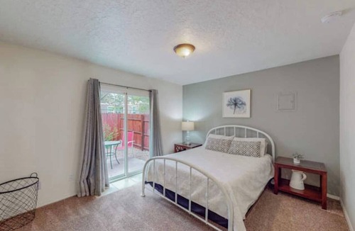 West Old Town Apartment | Hazel Orchid, Near Old Town