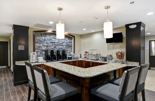 Mount Juliet Condo | Hearing Accessible King Suite | Free Breakfast, Business Center + Fitness Center Access