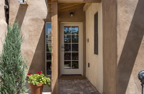 Downtown Santa Fe House | Heart of Santa Fe old adobe casa-Quick walk to Plaza, Railyard and Canyon Rd.