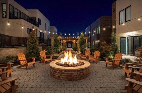 Historic Edgefield House | Heated Pool + Hot Tub + Sauna 7 Min to Broadway
