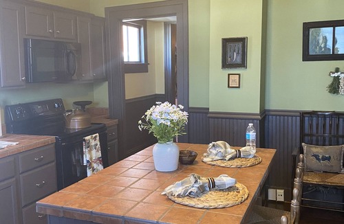Shelbyville House | Heritage House 1900’s home part/close to the Bourbon Trail