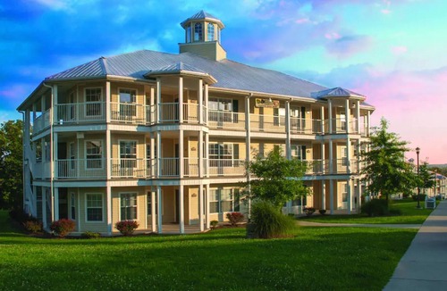 Branson Condo | HICV Holiday Hills Resort 1br suite Friday check-in