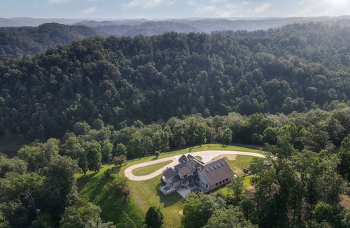 Blaine House | Hidden Acres Escape: A Bluegrass Retreat