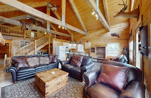 Red River Cabin | Hideaway on High - Mountain Views & Walk to Town