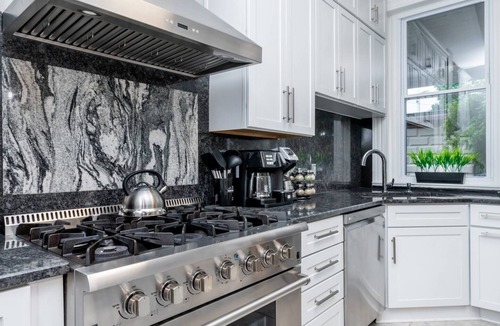 Tyler Park House | Highlands Derby City Dream ~ 6BR+Hot Tub Sleep 14