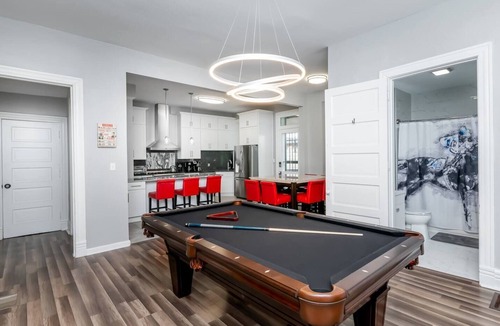 Tyler Park House | Highlands Derby City Dream ~ 6BR+Hot Tub Sleep 14